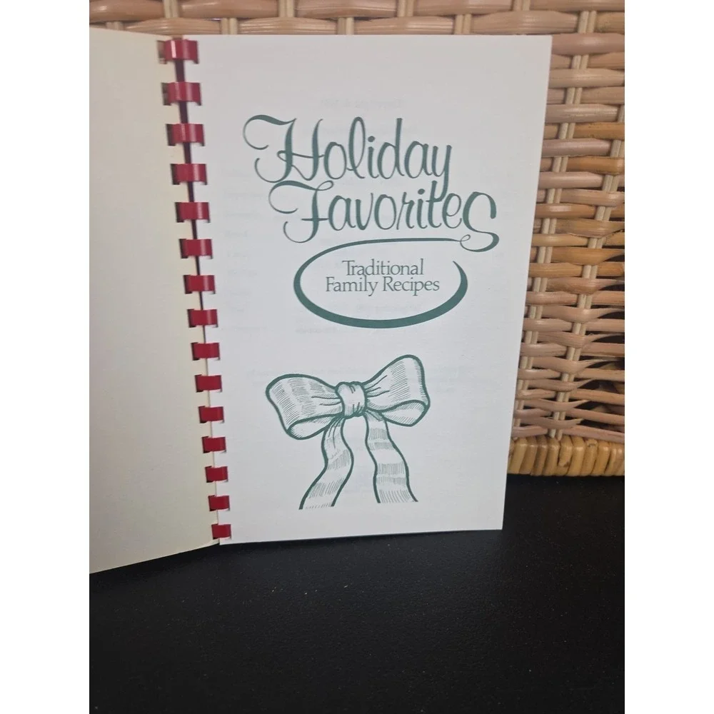 Holiday Favorites: Traditional Family Recipes by Dot Gibson (1993, Spiral Bound)